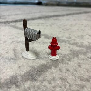 Department 56 Snow Village “Fire Hydrant and Mailbox”